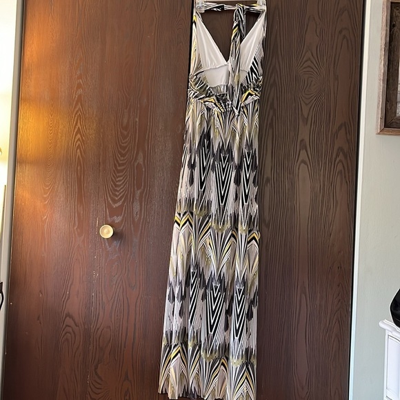 Wet Seal tie neck, backless maxi dress. Colors of Black/ green/ yellow/ black. S - Picture 6 of 10
